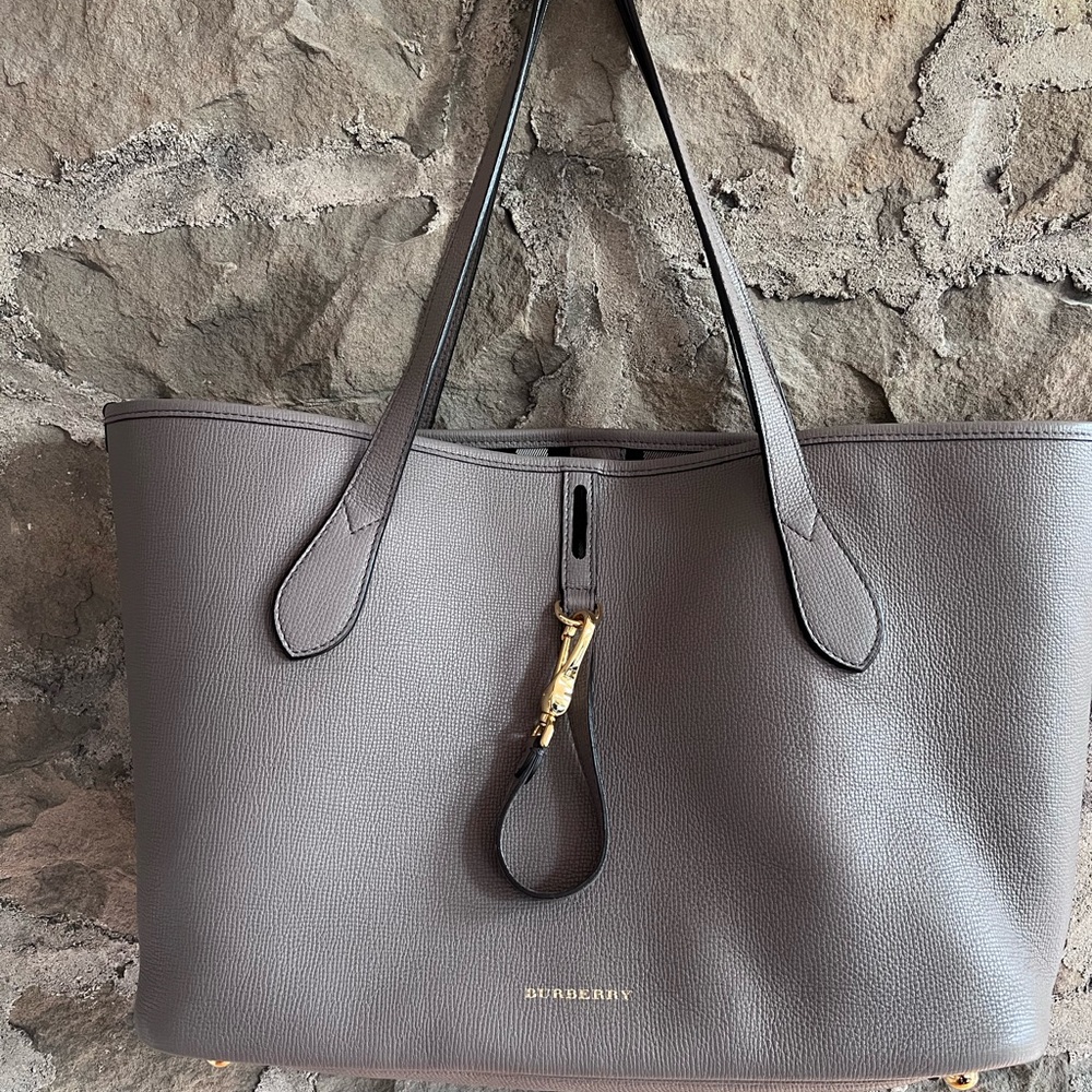 EUC Burberry Honeybrook Derby Tote Bag, wristlet & dustbag. - Picture 4 of 16
